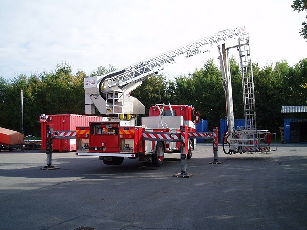  Elevador S1 de resgate de 32 metros da brigada de bombeiros de Roskilde extrado. 
